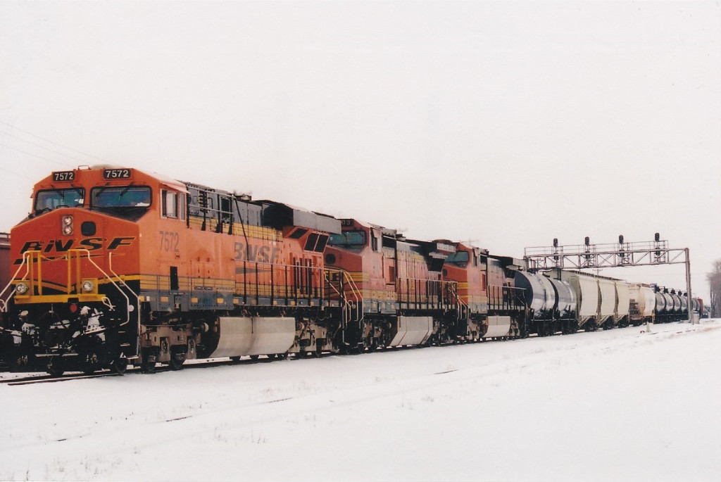 BNSF 7572 East